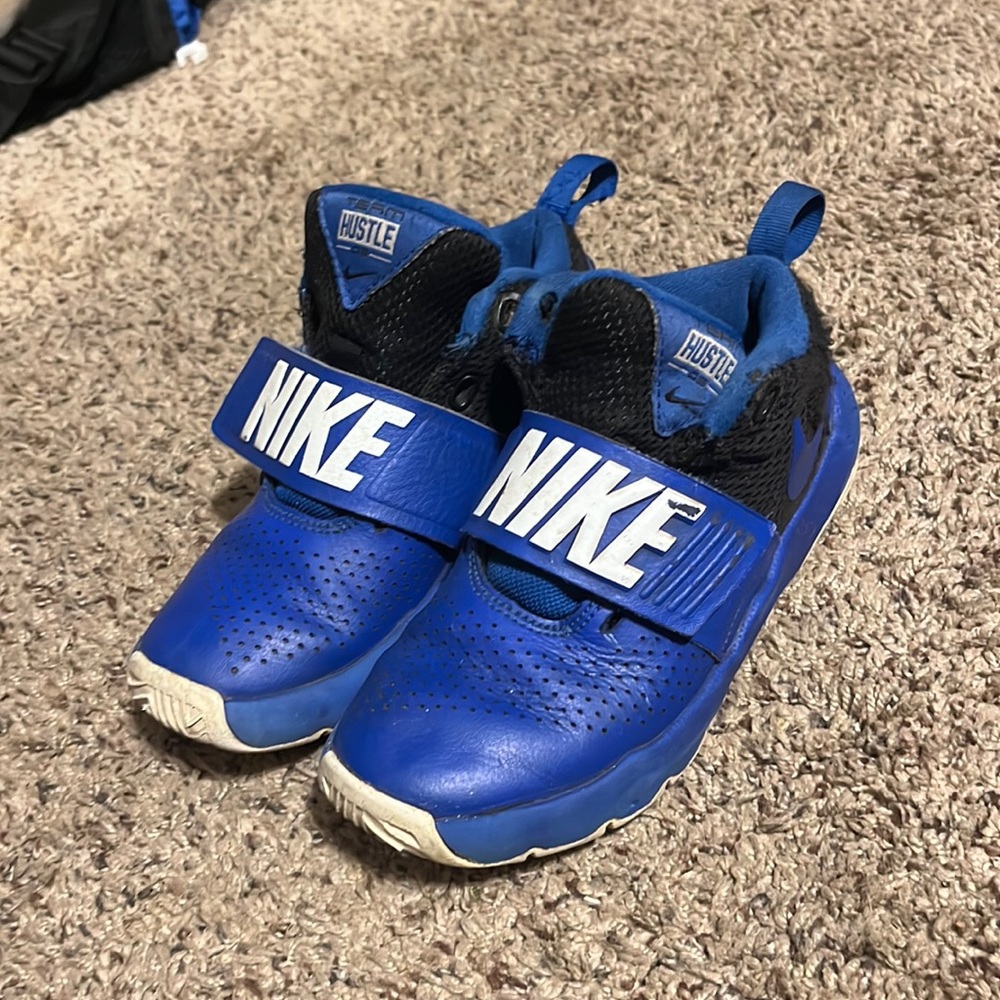 Nike hustle shoes blue